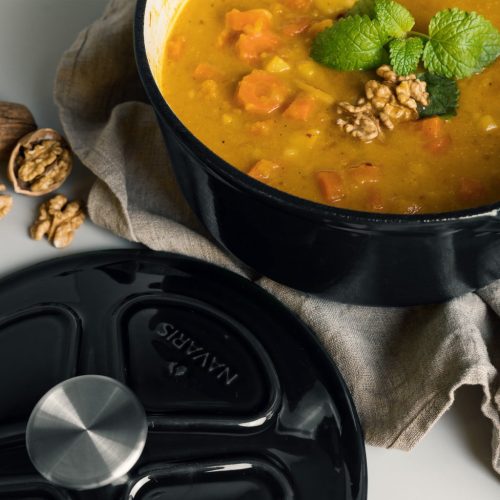 Nepřilnavý litinový hrnec Navaris na sporáky/trouby - 24 cm - 3,5 l - tmavě zelený, 48777.01.80