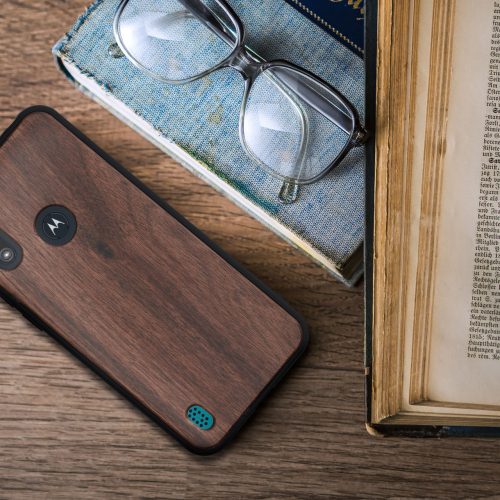 Pouzdro pro Motorola Moto E6s (2020), dřevo, hnědé, 52179.18