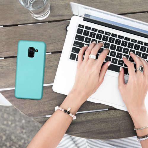 Pouzdro Kwmobile pro Samsung Galaxy A8 (2018), světle zelené, silikonové, KWM0000093L014C