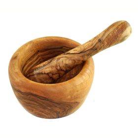   Hmoždíř z olivového dřeva s tloučkem, průměr 14 cm, výška 9–10 cm