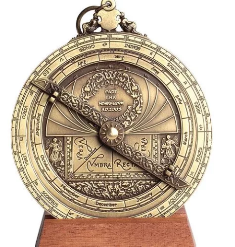 Astrolab decorativ Hemisferium H32, alamă și lemn, înălțime 12 cm, diametru 10 cm, stil modern, renaștere