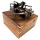 Sextant decorativ Giftdeco NC1517 – replică nautică din alamă, sticlă și lemn, 19 x 21,5 x 10 cm