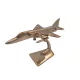 Machetă avion de vânătoare Jaguar Giftdeco JAG, aluminiu auriu, 21 x 12 x 14 cm