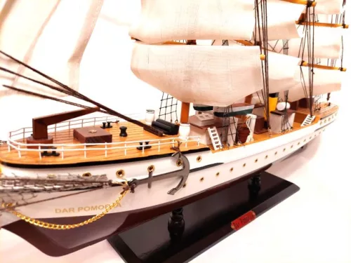 Machetă navala Giftdeco DARPOM80, plastic, metal și lemn, înălțime 57 cm, lățime 14 cm, stil nautic