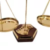 Balanță decorativa Giftdeco NC2144H, alamă și lemn, 24 x 20 x 9,5 cm