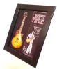 Miniatură chitara Indomini FMG-012, Jimmy Page in frame, oțel și lemn, 1,3cm x 16cm x 21,4cm