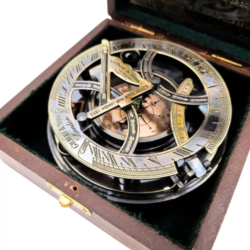 Busolă decorativă Giftdeco NC103185 – cadran solar, alamă, cutie din lemn
