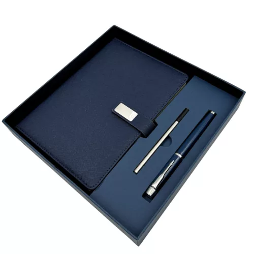 Jurnal Giftdeco EE13, piele, 23,5 x 23 cm, stil minimalist, clasic