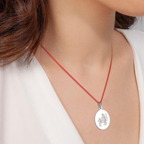 Stříbrný přívěsek se šňůrkou se vzorem Střelec