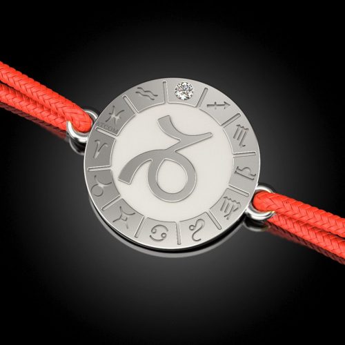 Stříbrný náramek s červenou šňůrkou model Capricornus